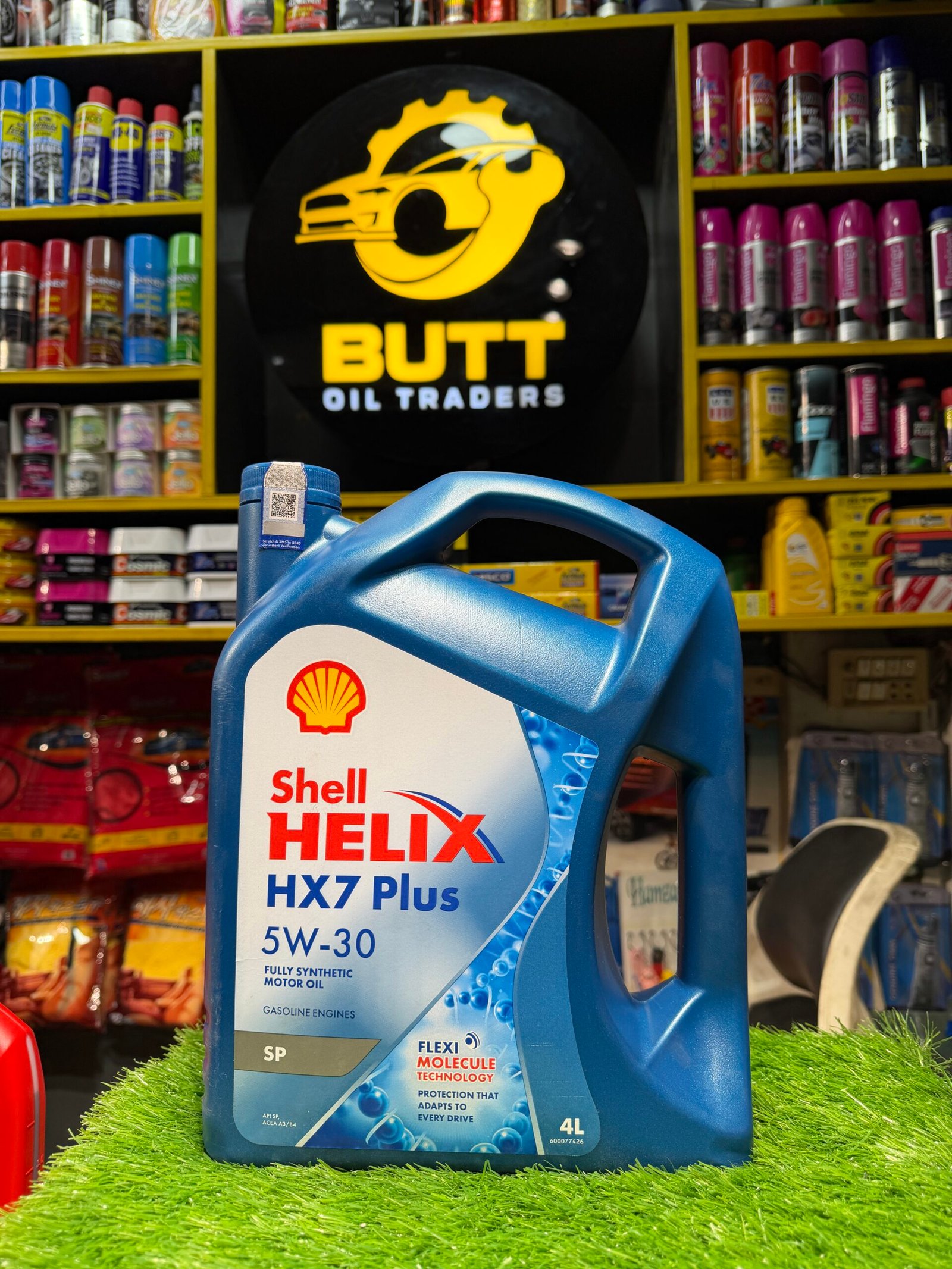 Shell Helix HX7 Plus 5W-30 4L on the Butt Oil Traders counter, Shami Auto Market Lahore